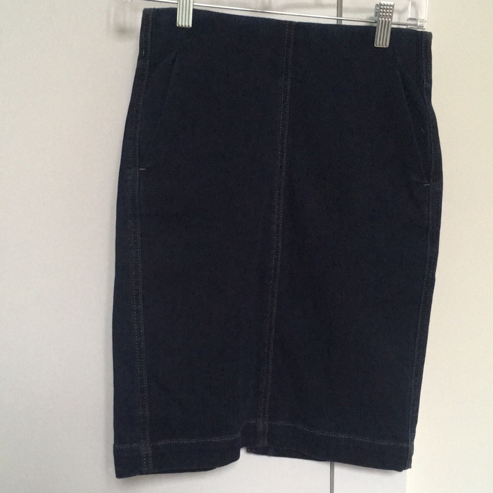 Stretchy Pull-On Denim Skirt with Pockets